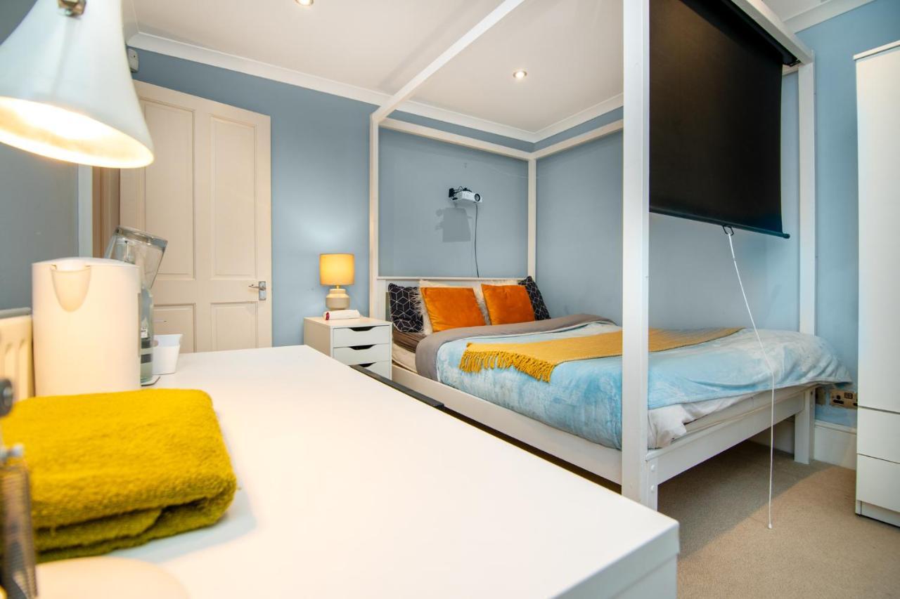 Double Room W/Projector & Garden Hot Tub London Exterior photo