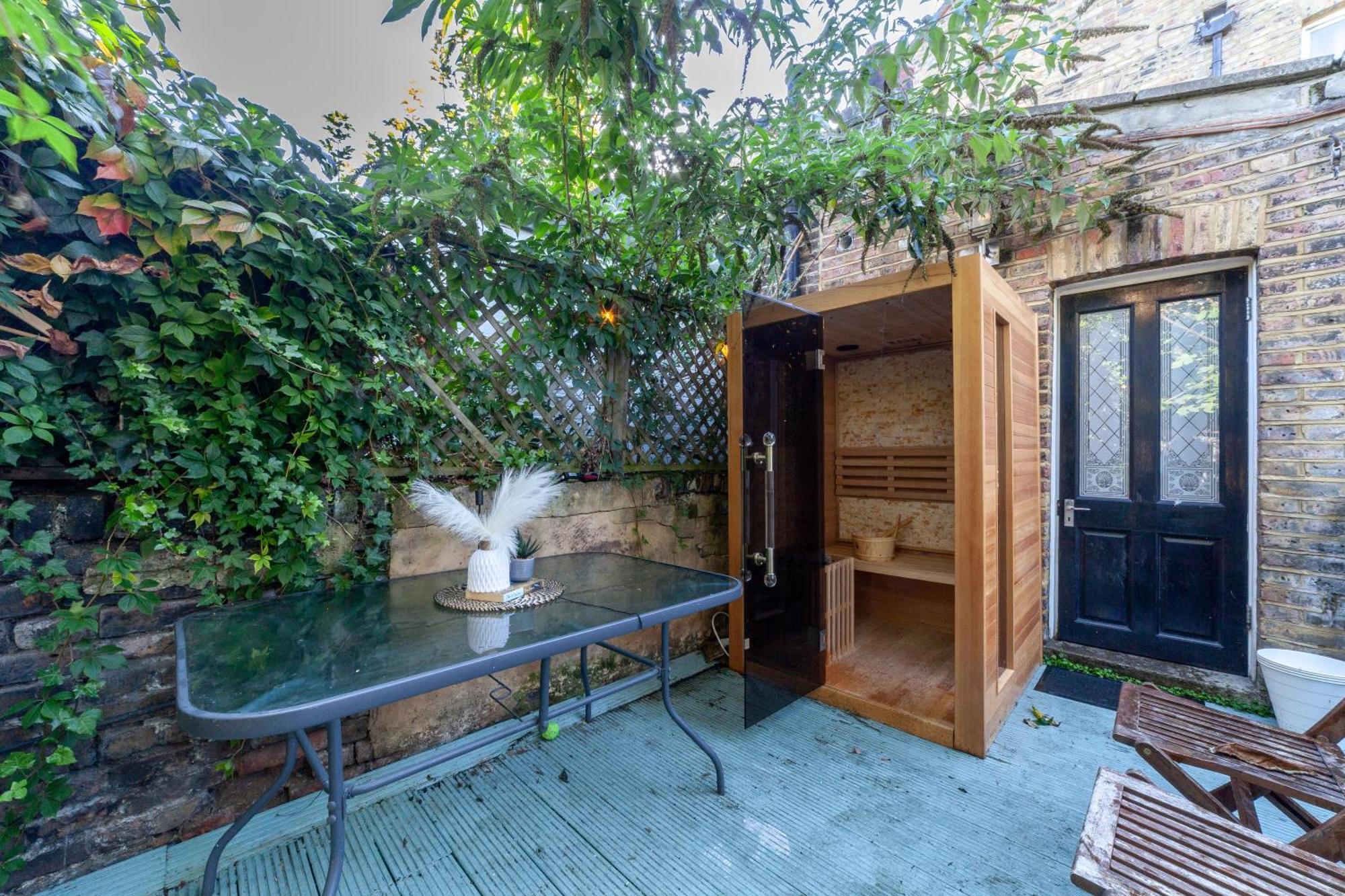 Double Room W/Projector & Garden Hot Tub London Exterior photo